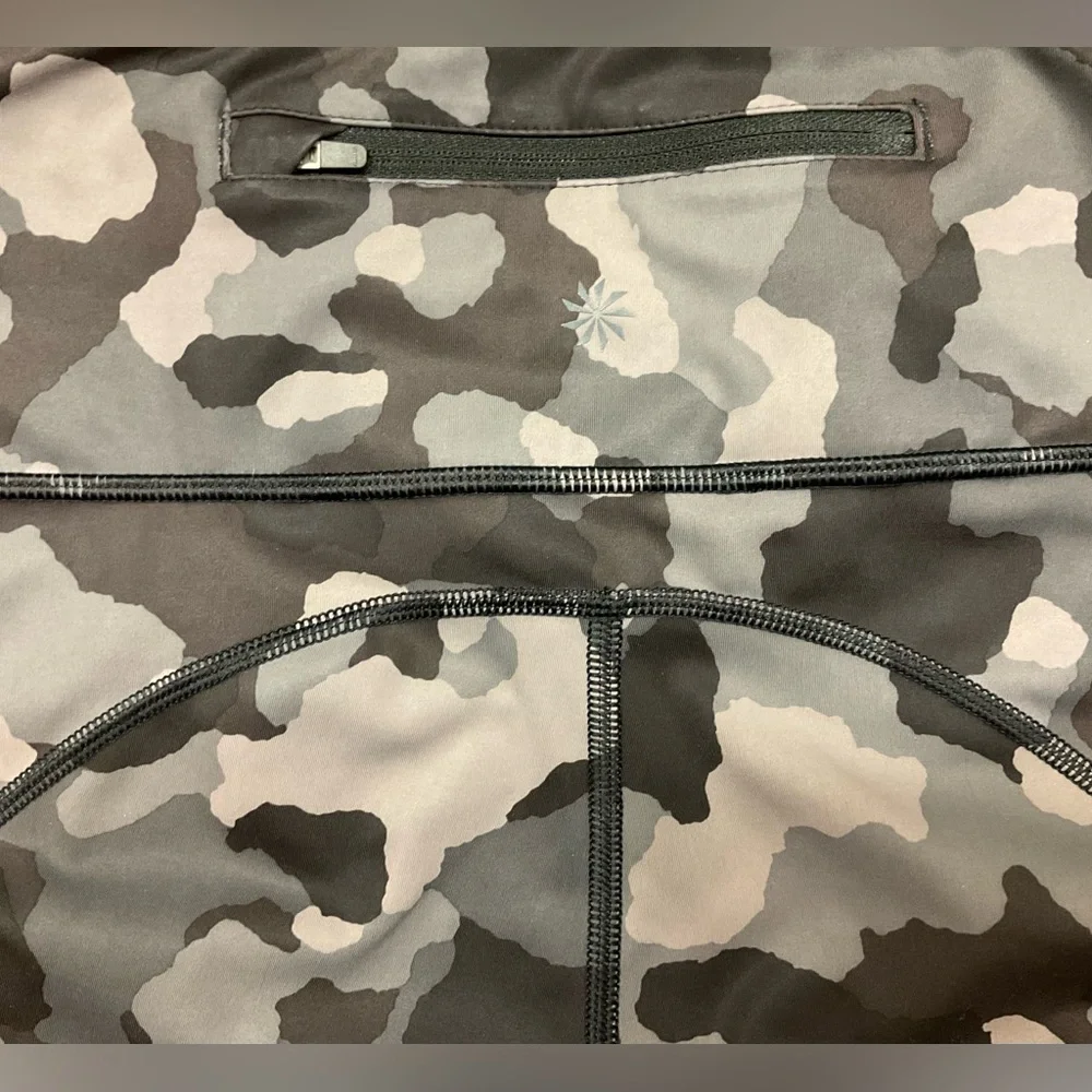 Athleta Lightning Camo 7/8 Tights Sz Sm